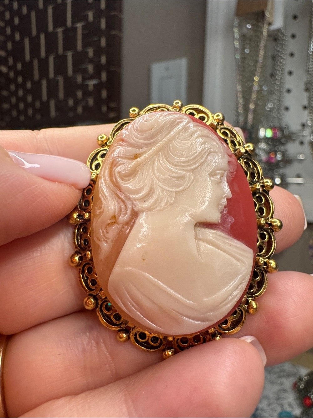 Vintage-Style Pink Cameo Brooch with Gold-Tone Frame